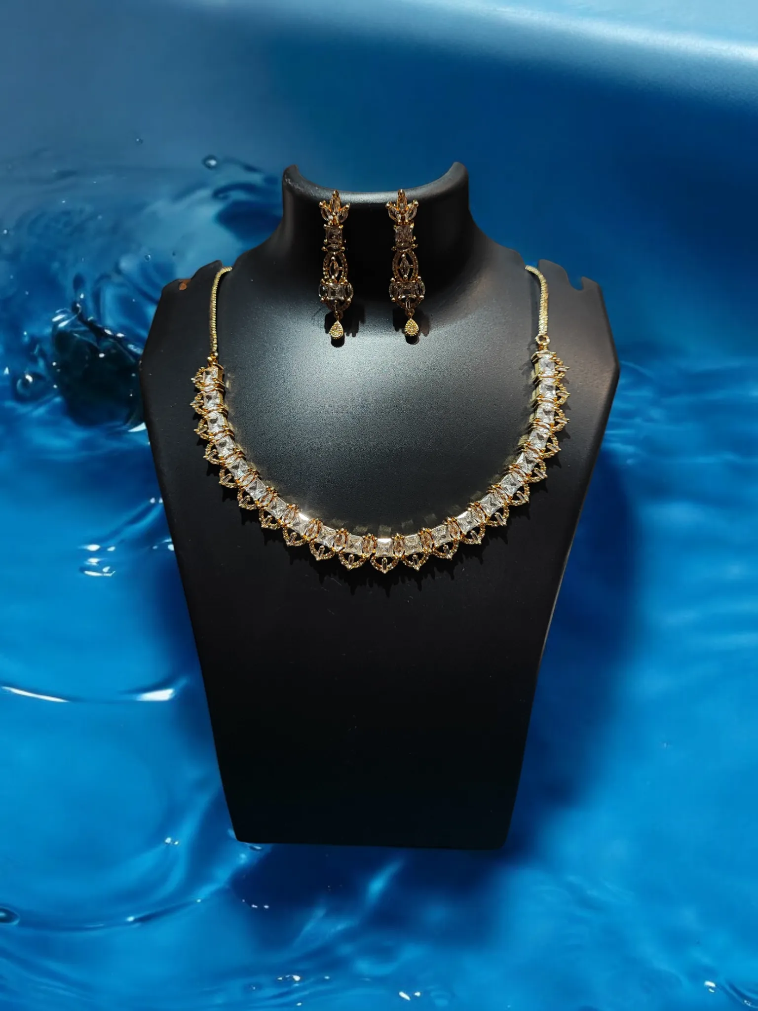 Pearlfect Sleek Sensation AD Necklace Set