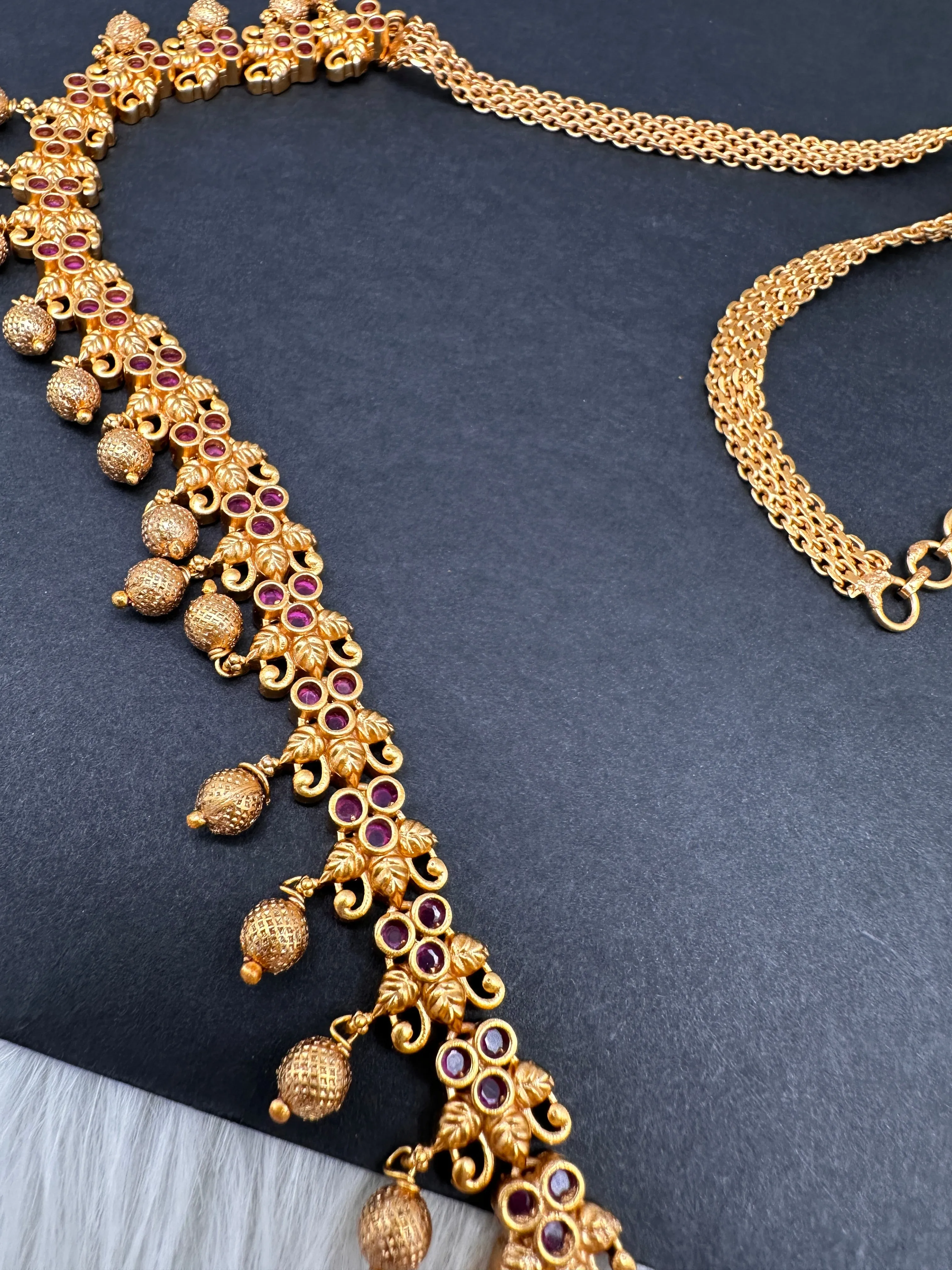 Red Stone Matte Finish Floral Design Sleek Hip Chain Vaddanam