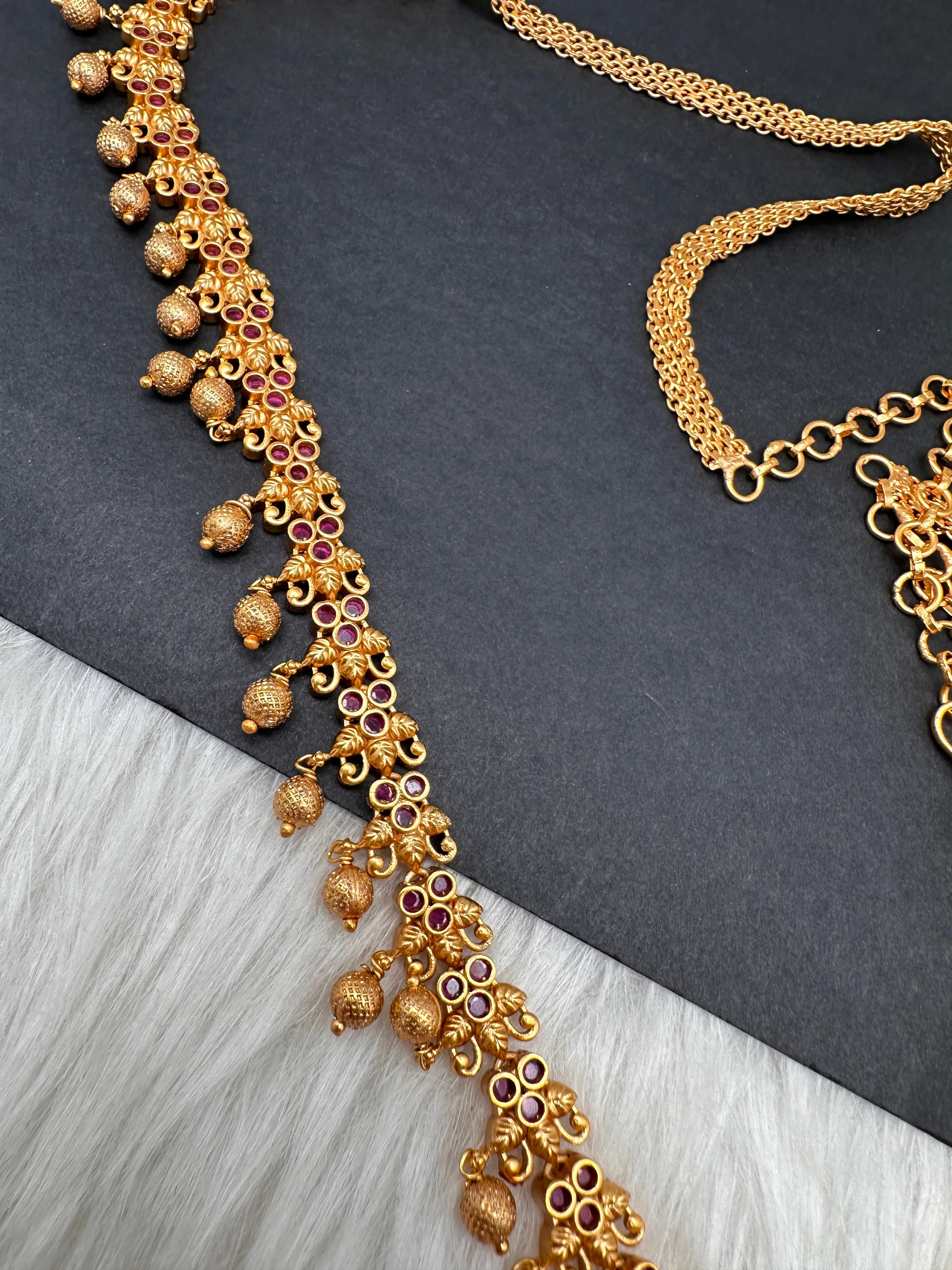 Red Stone Matte Finish Floral Design Sleek Hip Chain Vaddanam